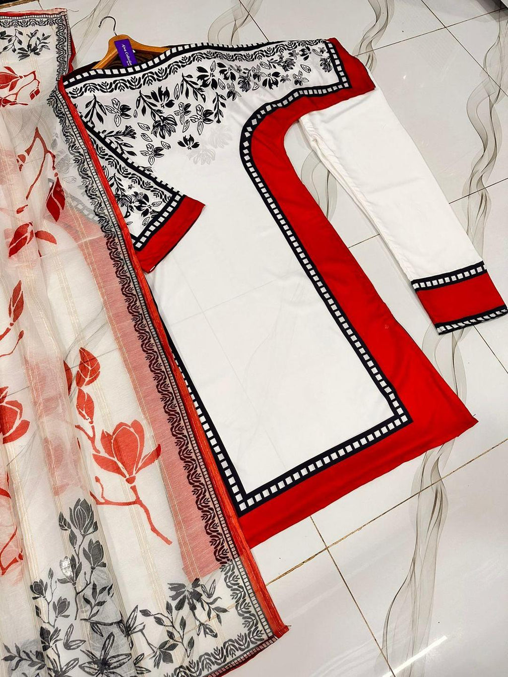 3 Pcs Women's Stitched Lawn Printed Suit